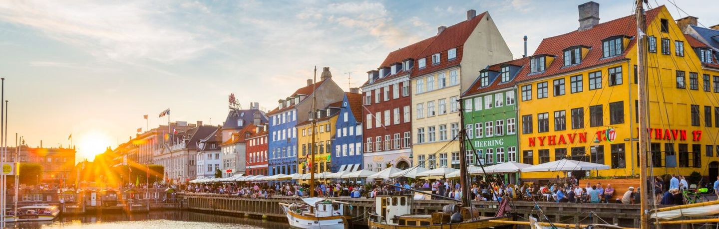 Kleurrijke huizen in de haven van Nyhavn