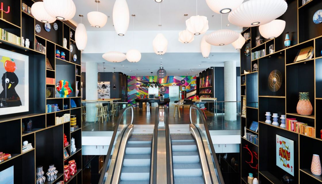 Paris La Défense citizenM hotel - escalator
